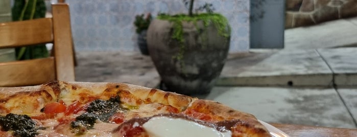 Auguri Pizzaria & Forneria is one of The 15 Best Places That Are Good for Dates in Belo Horizonte.