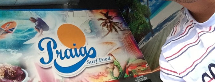Praia Surf Food is one of Lugares favoritos de Adriano.