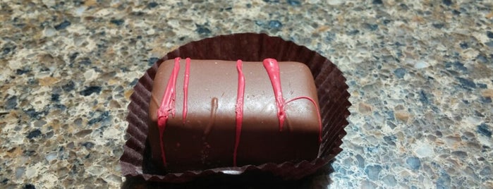 Rocky Mountain Chocolate Factory is one of สถานที่ที่ Ike ถูกใจ.
