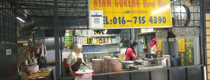 Nasi Ayam Goreng Dapur Kayu is one of JB Food.