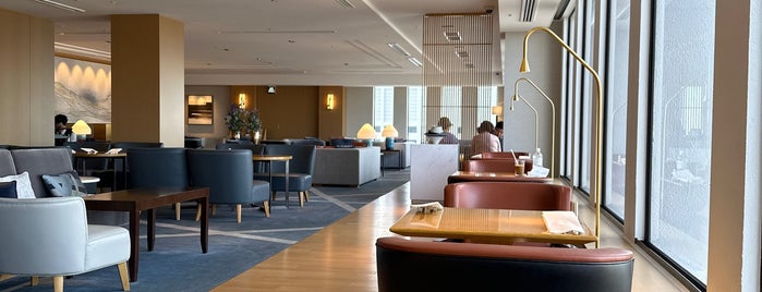 Keio Plaza Hotel Club Lounge is one of Tokyo Best.