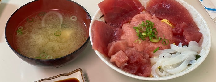 ほんまもんマグロ丼の店 山賀 is one of 食べに行きたい場所.
