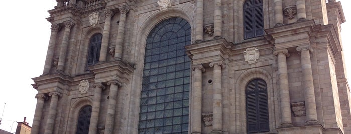 Cathédrale Saint-Pierre is one of Francie.