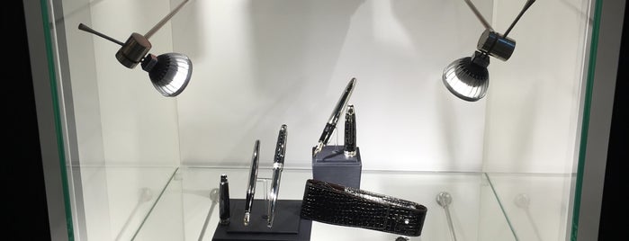 Mont Blanc Boutique is one of Chrisさんのお気に入りスポット.