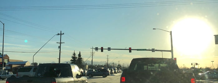 Old Seward Hwy & O'Malley Rd is one of Posti che sono piaciuti a Dennis.