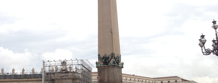 Obelisco Vaticano is one of Lugares favoritos de Alejandro.