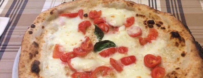 Pizza Ciro is one of Lieux qui ont plu à Barbara.
