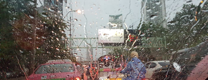 แยกมิตรสัมพันธ์ is one of TH-BKK-Intersection-temp1.