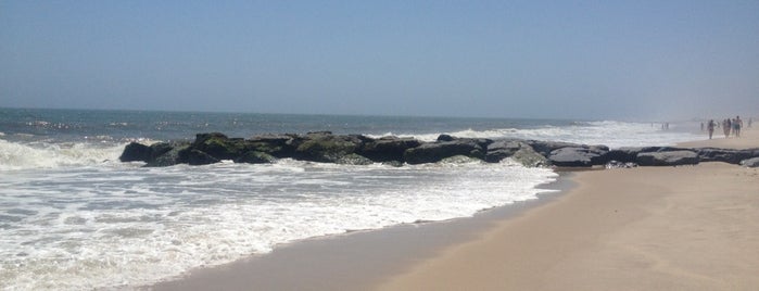 Westhampton Beach, NY is one of Lugares favoritos de Keegan Vance.