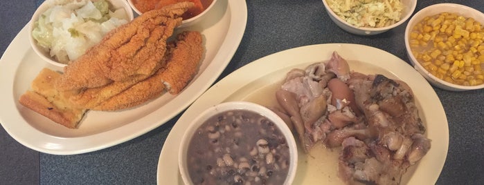 Country Platter Restaurant is one of Ricky's Comfort Food Places.