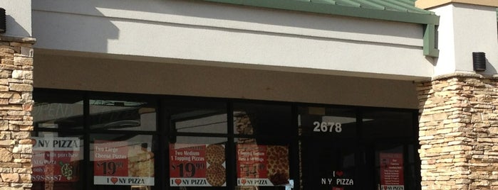 I Love New York Pizza is one of Lieux qui ont plu à Robert.