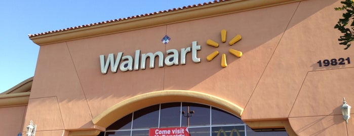 Walmart Supercenter is one of Locais curtidos por Anoush.