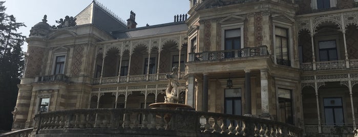 Villa Hermès is one of Lieux qui ont plu à Stacey.