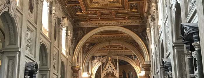 Basilica di San Giovanni in Laterano is one of Lugares favoritos de Stacey.