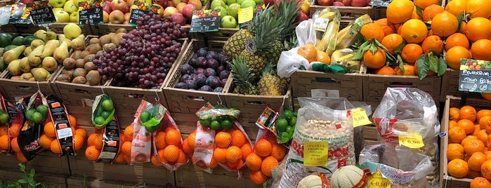 Carrefour Market is one of Napoli.