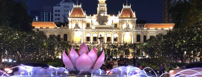 Ho Chi Minh Statue is one of Locais curtidos por Rex.
