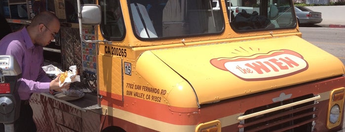 The WIEN Hot Dog Truck is one of Fat Fuck Food USA.