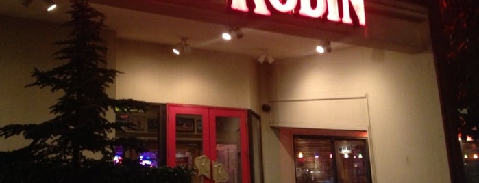 Red Robin Gourmet Burgers and Brews is one of Orte, die Alejandro gefallen.