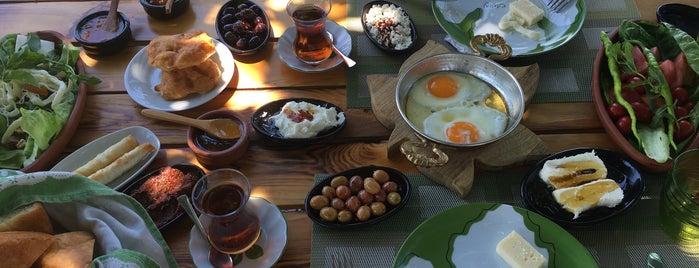 İnciraltı Kahvaltı Evi is one of Tolga’s Liked Places.