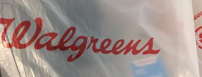 Walgreens is one of Locais curtidos por Alicia.