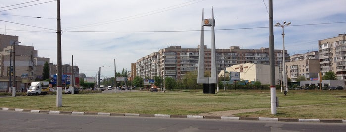 Площадь 40-летия Победы / «Три штыка» is one of Tempat yang Disimpan Oleksandr.