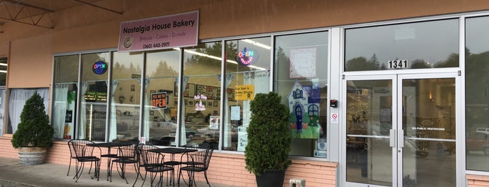 Nostalgia House Bakery & Deli is one of Port Orchard.