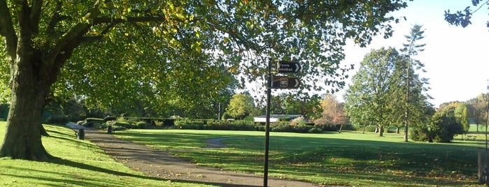 Harrow Recreation Ground is one of Tempat yang Disukai Sharon.