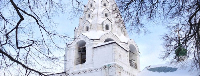 Свято-Троицкий Данилов мужской монастырь is one of Victoriaさんのお気に入りスポット.