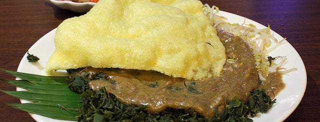 Semanggi Suroboyo is one of The most favorite foods in Surabaya.