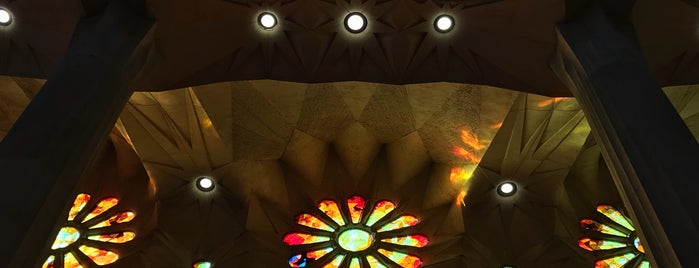 Basílica de la Sagrada Família is one of Tempat yang Disukai Kristina.