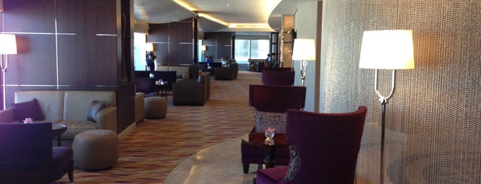 Conrad Dubai Executive Lounge is one of Locais curtidos por Roman.