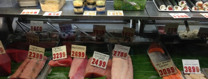 Dolphin Fish Market is one of North Shore: Hanalei & PrinceVille.