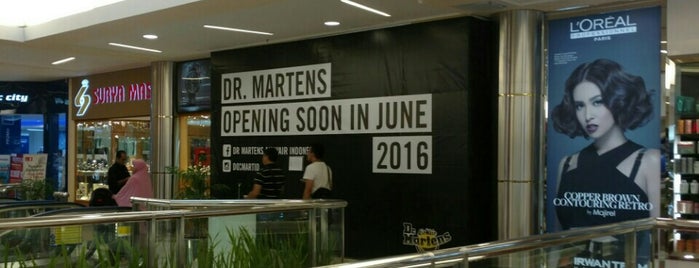 Dr. Martens PIM 1 is one of สถานที่ที่ ᴡᴡᴡ.Esen.18sexy.xyz ถูกใจ.