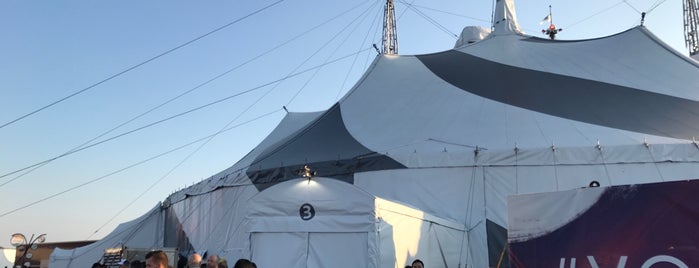 Cirque du Soleil - LUZIA is one of Darwin'in Beğendiği Mekanlar.
