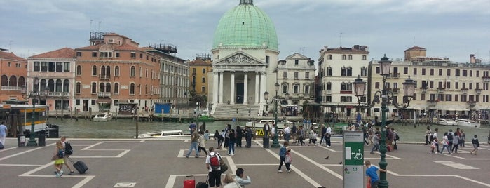 Вокзал Венеция Санта-Лучия (XVQ) is one of Italia.