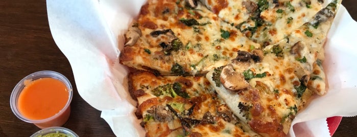 Sliver Pizzeria is one of Posti che sono piaciuti a Vihang.