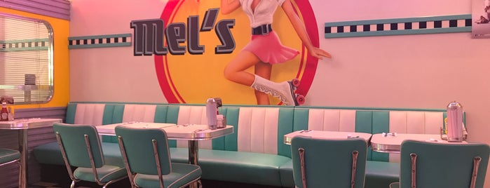 Tommy Mel's is one of Sitios chachis.