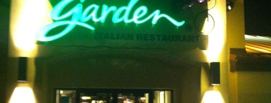 Olive Garden is one of Tempat yang Disukai Sarah.