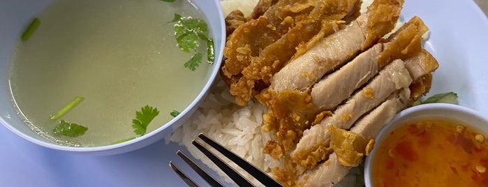 Che Wa Chicken Rice is one of BKK.