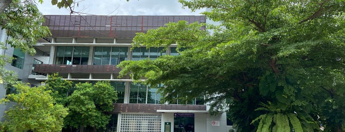 Soi Phra Nang Discovery Learning Library is one of ห้องสมุดเพื่อการเรียนรู้ กรุงเทพมหานคร.