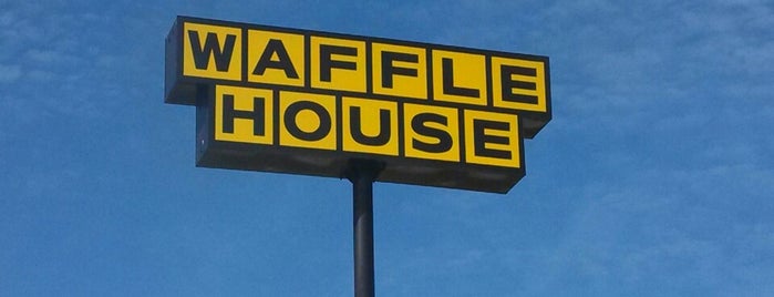 Waffle House is one of Locais curtidos por Kelly.