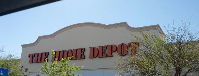 The Home Depot is one of Reina 님이 좋아한 장소.