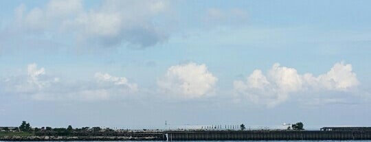 Pantai Losari is one of Rachmat'ın Beğendiği Mekanlar.