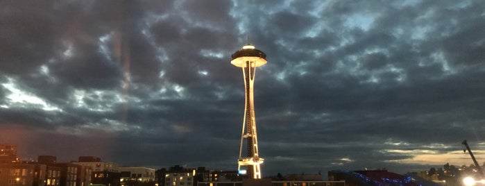 Space Needle: Observation Deck is one of Justinさんのお気に入りスポット.