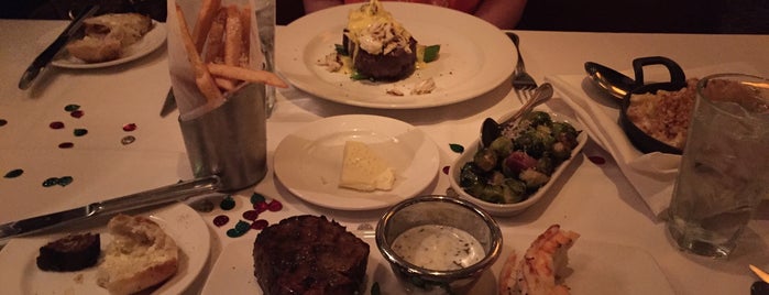 The Capital Grille is one of Posti che sono piaciuti a Justin.