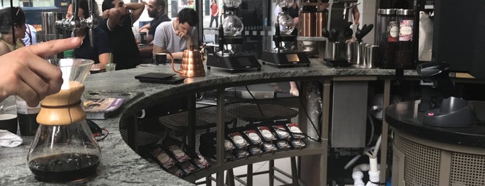 Starbucks Reserve is one of Blakeさんのお気に入りスポット.