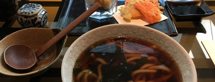 Akari Japanese Dining & Bar is one of Micheenli Guide: Top 90 Around Marina Bay.