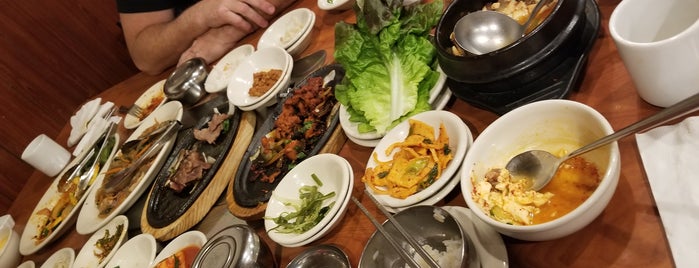 Brother's Korean Restaurant is one of Tempat yang Disukai kumi.
