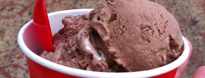 Bruster's Real Ice Cream is one of Locais curtidos por John.