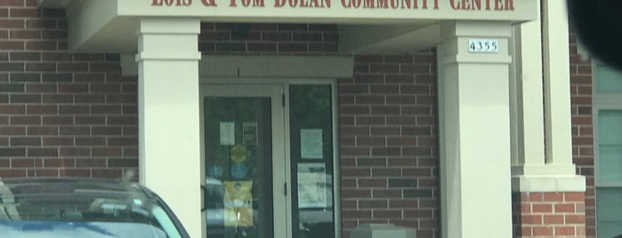 Lois & Tom Dolan Community Center is one of Posti che sono piaciuti a Karl.